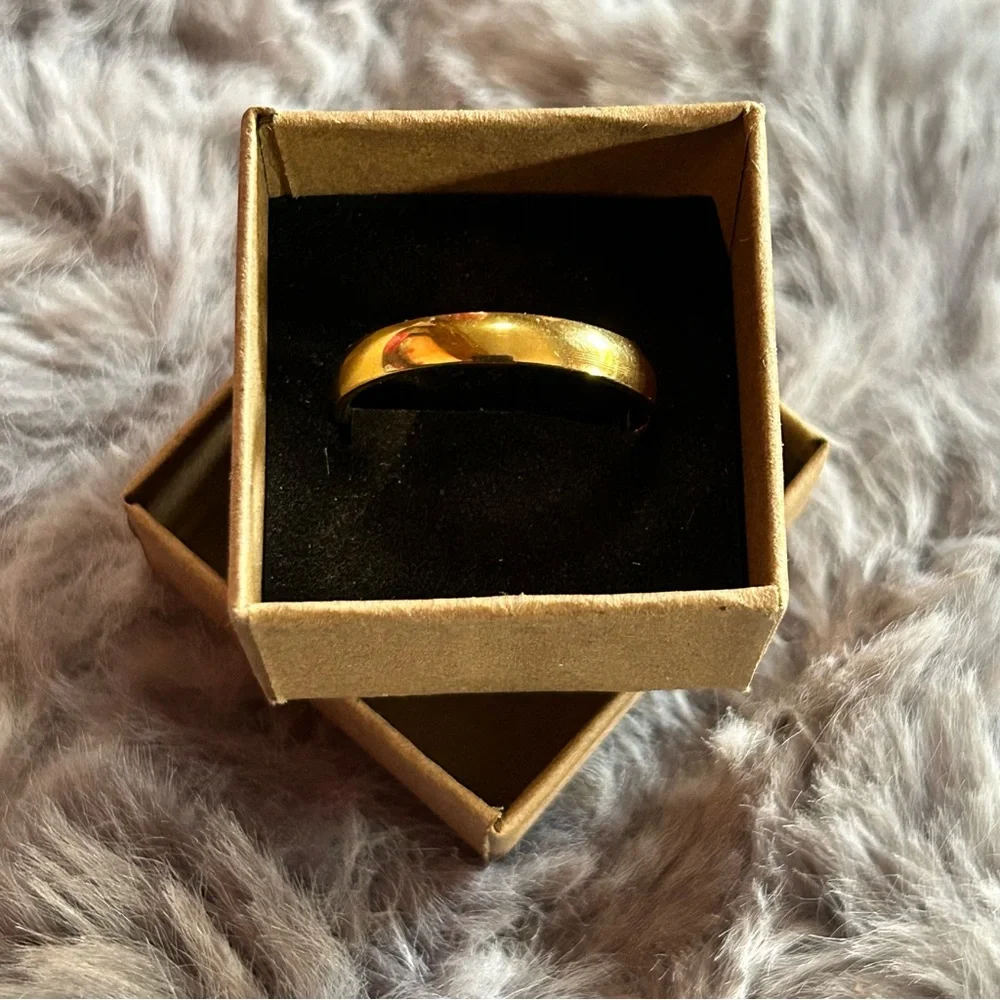 Men’s 18kt solid yellow gold 4mm classic dome wedding band NIB 13.5